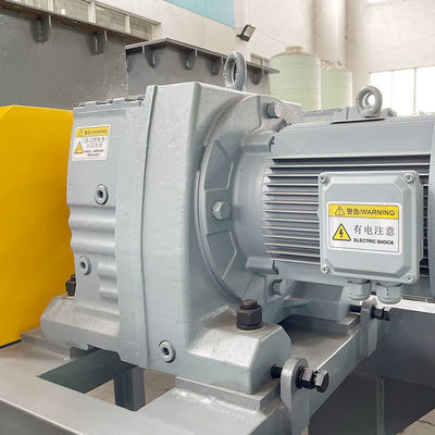 Automatische 304 roestvrij staal voedsel afval ontwatering machine met overbelasting beschermende motor en 220V / 380V spanning
