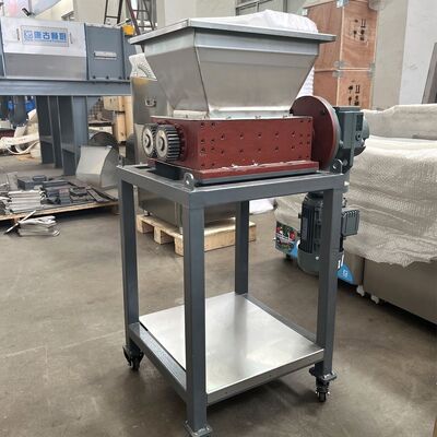 100-300 kg/d Voedselvernielmachine universele kleine organische afvalverbreker Groentenverbreker uitgerust met kerncomponenten